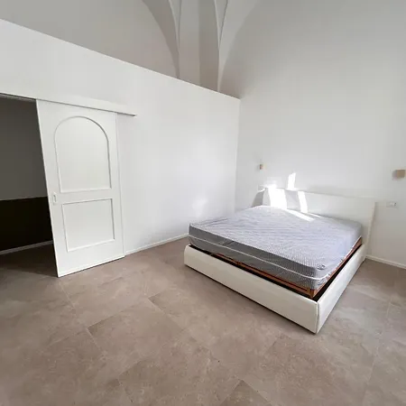 Palazzo Casto Cm - &