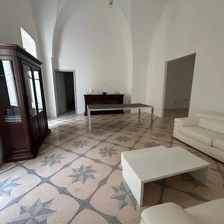 Palazzo Casto Cm - &