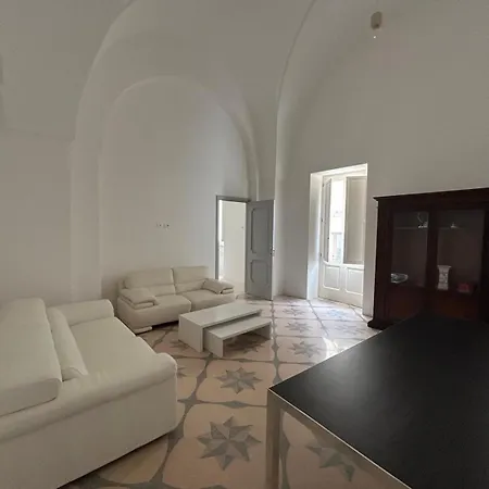 Palazzo Casto Cm - &